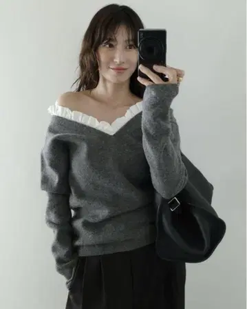 CLANE 프릴 V넥 니트 탑 그레이 1사이즈 새상품