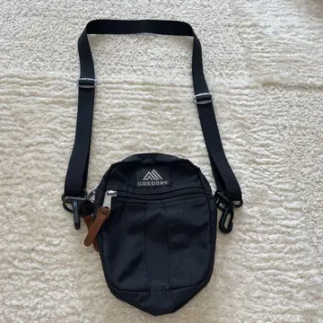 GREGORY 블랙 숄더백 M 사이즈