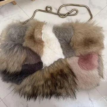GYDA 믹스 인조 모피 클러치