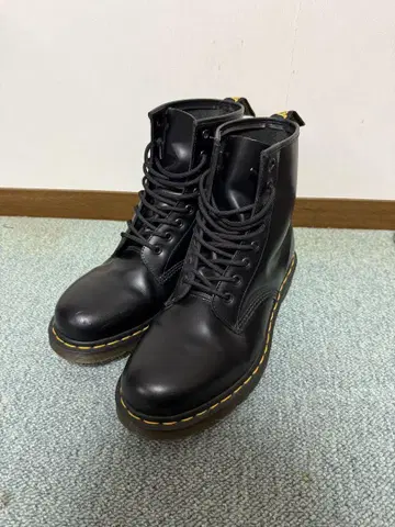 닥터마틴 1460 8홀 부츠 UK9 남성용 블랙 옐로우 컬러