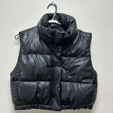 ZARA 블랙 인조 가죽 베스트 M 사이즈