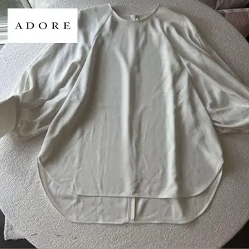 ADORE 38 화이트 반소매 블라우스