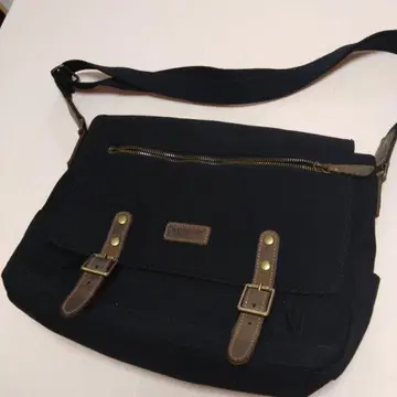 troop London 블랙 숄더백