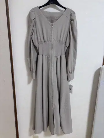 긴팔 롱 원피스 V넥