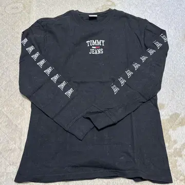 TOMMY JEANS 블랙 긴팔 티셔츠