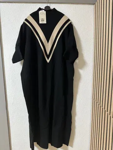 르필 [ 새상품 ] 블랙 V넥 롱 원피스 사이즈 1