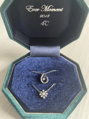 4C 펜던트 목걸이 세트
