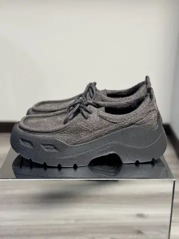 crocs EXP 그레이 스웨이드 느낌 통굽 스니커즈