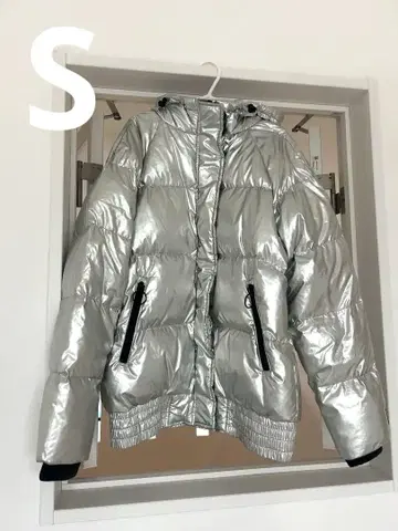 GAP 실버 후드 부착 다운 자켓