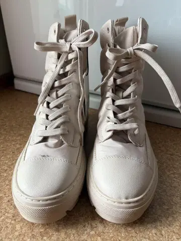 ZARA 레이스업 부츠