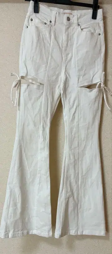 리젝시 컷 아웃 리본 데님 팬츠