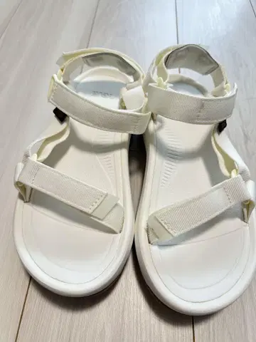 Teva 화이트 스포츠 샌들
