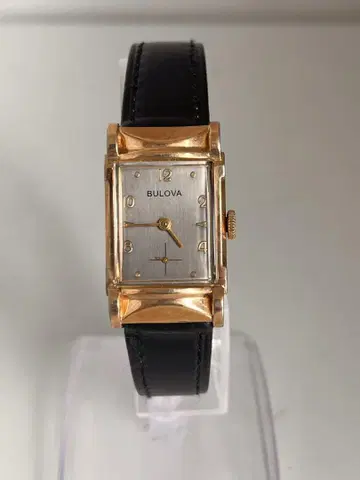 Bulova 수동 와인딩 아날로그 시계 골드