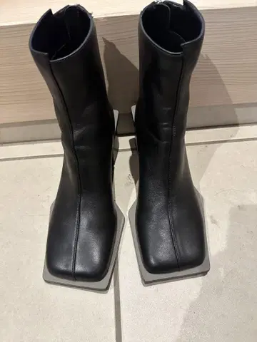 WIDE SQUARE SHORT BOOTS Un3d
