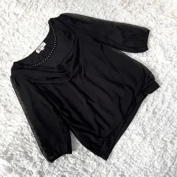 새상품급 [ 미쉘클랑 ] ( M ) 드레이프 넥 블라우스 블랙 비즈 장식