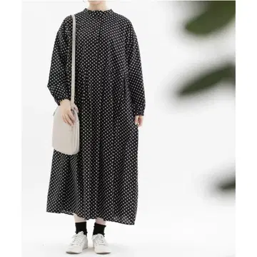 도트 무늬 롱 원피스 (블랙)