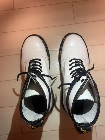 DR. MARTENS 8홀 부츠 1460 (화이트) 26cm