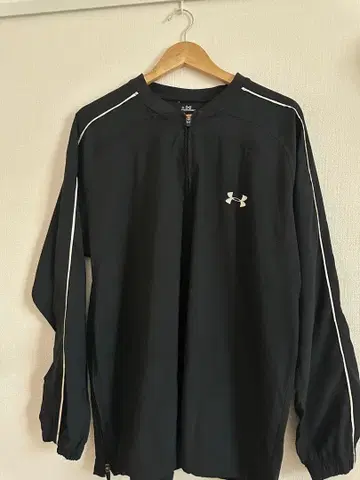 UNDER ARMOUR 상의