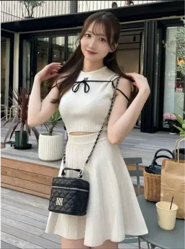 다리치 허리 오픈 스트링 니트 미니 원피스