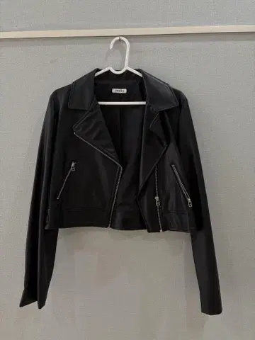 INGNI 블랙 크롭 라이더 자켓