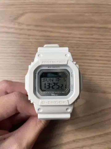 G-SHOCK x Ron Herman GLX-5600 화이트