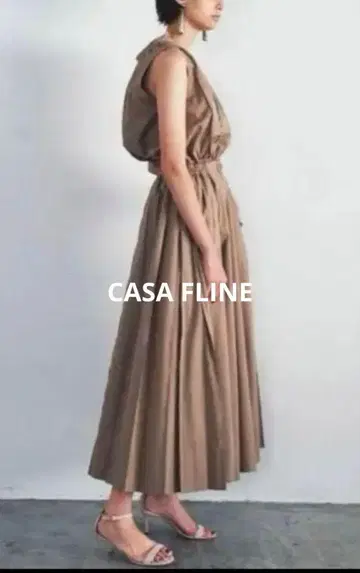 CASA FLINE 브라우징 슬리브리스 셔츠 원피스
