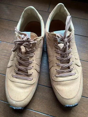 마카웨어 베이지 스웨이드 로우컷 스니커즈