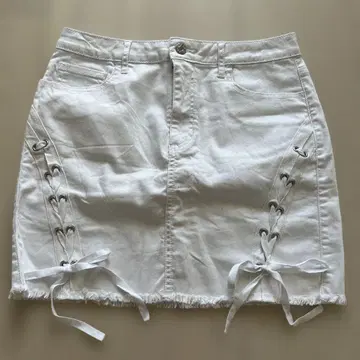 GUESS 화이트 레이스업 타이트 스커트