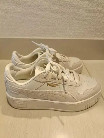 PUMA 화이트 스니커즈