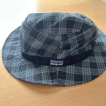patagonia 아웃도어 햇 블랙과 그린 체크 무늬
