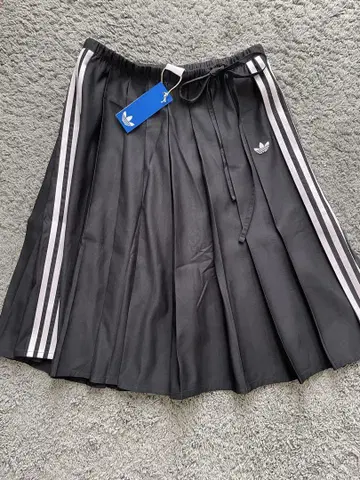 adidas 블랙 플리츠 스커트 S