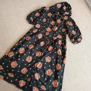 PINKHOUSE 빈티지 부케 패턴 롱 원피스 후드