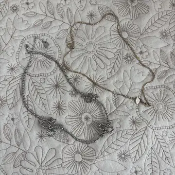 실버 꽃 모티브 목걸이