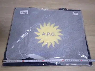 A.P.C. 데님 토트백 태양 로고