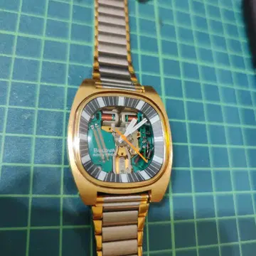 Bulova Accutron 음차 시계 골드 컬러