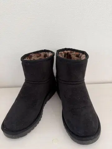 어그 부츠 블랙 x 레오파드 무늬