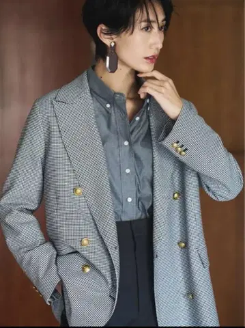 [새상품급] Mila Owen 미라 오웬 골드 버튼 더블 자켓