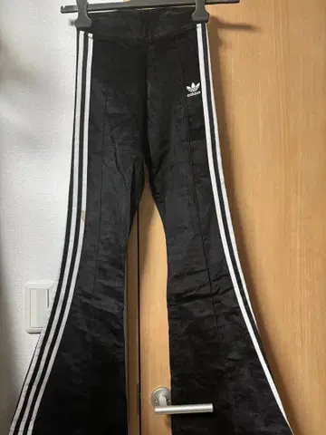 adidas 블랙 플레어 팬츠 F 사이즈