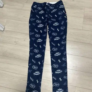 New Balance 로고 프린트 슬림 핏 팬츠 방풍 방한