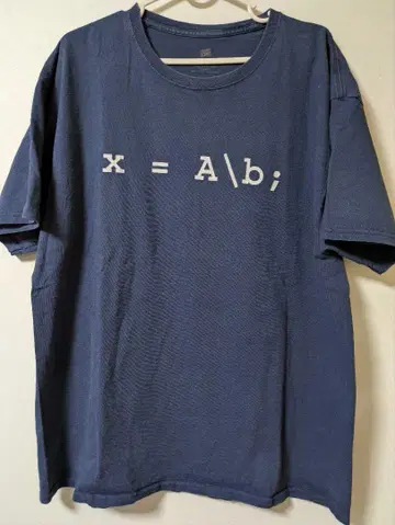 네이비 수식 프린트 T셔츠
