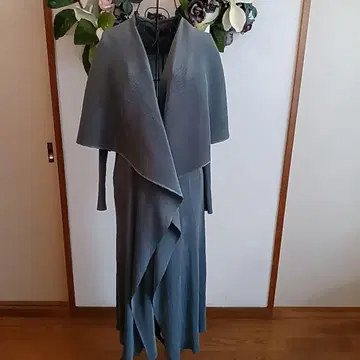 어른 엘레강트 플리츠 소재 그레이 롱 자켓