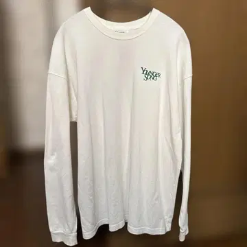 Younger Song 화이트 롱 슬리브 T셔츠