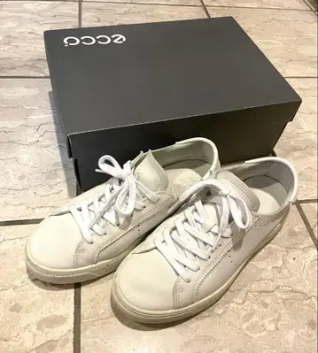 ECCO 화이트 스니커즈 박스 포함