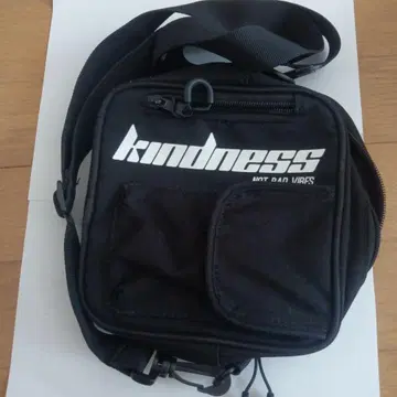 kindness 블랙 숄더백