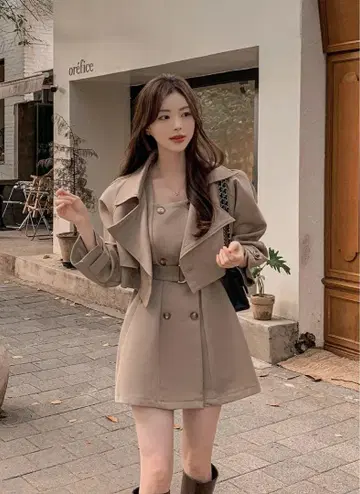벨트 포함 숏 트렌치 새상품 자켓 & 더블 민소매 원피스 SET