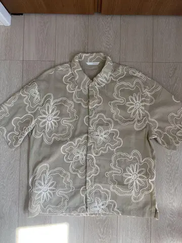 ZARA 꽃무늬 자수 베이지 반팔 셔츠