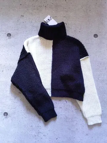 새상품 ZARA 터틀넥 바이컬러 니트