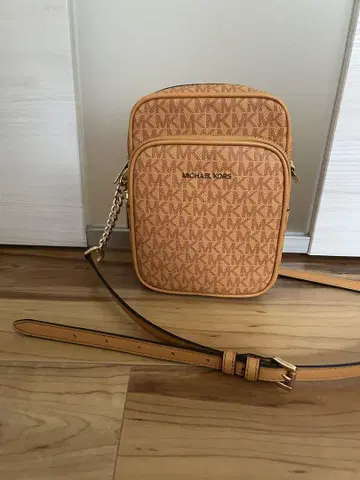 MICHAEL KORS 오렌지 계열 숄더백