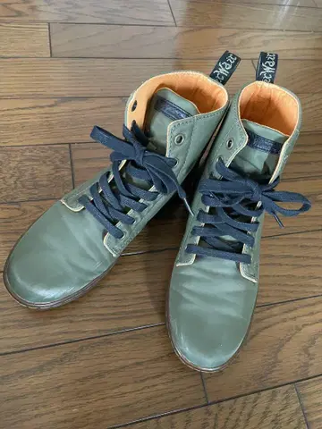 올리브 그린 하이컷 스니커즈