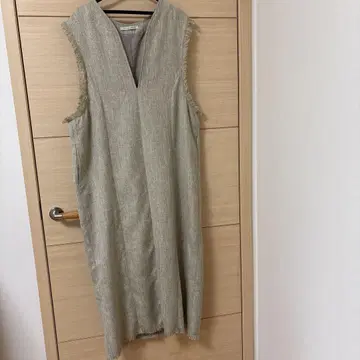 [ 새상품급 ] 루카 슬리브리스 롱 원피스 베이지 프릴